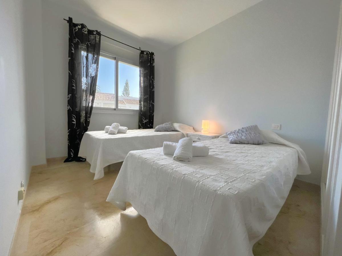 3 Bed Las Petunias, San Pedro Marbella Exterior foto